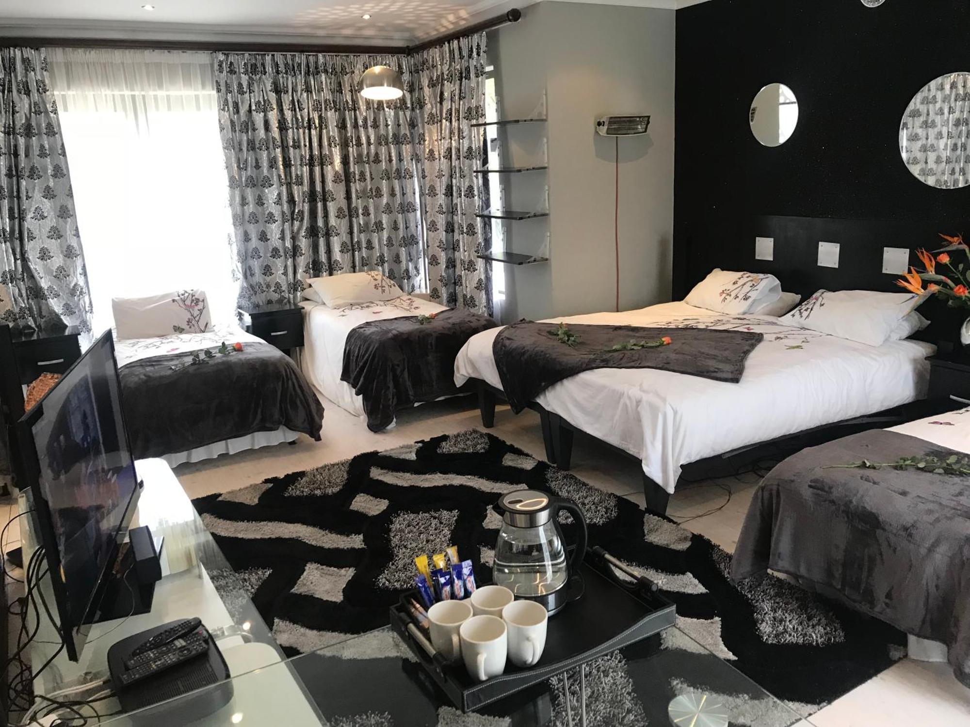 Africa Paradise - Or Tambo Airport Boutique Hotel Benoni Room photo